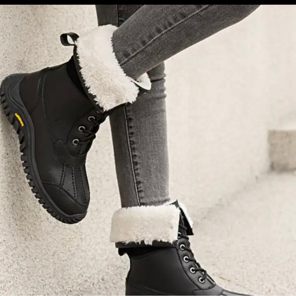 New Black Lace Up Winter Boots With Thermo Insulated Fleece Lining size EU40